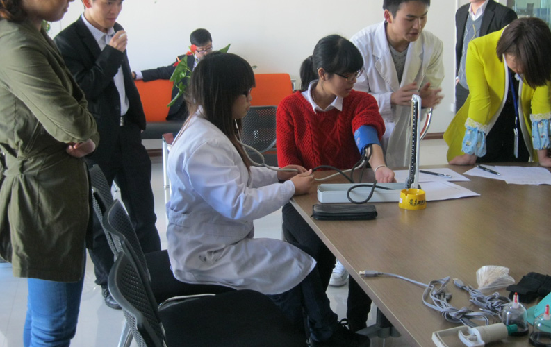 2012年11月20日，天度集團與廣州中醫(yī)學院合作，為員工進行健康教育、健康普查和中醫(yī)理療活動，活動為期4天，在活動期間，為員工進行健康檢查、常見病的咨詢及檢測、常見?。i椎病、肩周炎、關節(jié)炎、腰腿痛、椎間盤突出癥、失眠、便秘、高血壓、糖尿病、咽炎、胃病、前列腺炎、婦科疾病、靜脈曲張、肥胖等疾?。┑尼樉睦懑煛喂?、足療等服務