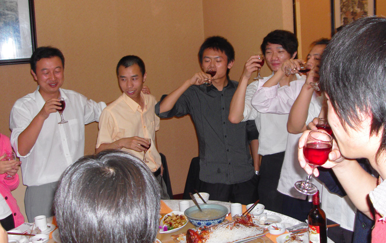 2009年9月24日，為迎接中秋佳節(jié)來臨，慶祝60周年國慶，答謝天度員工為公司快速發(fā)展所做出貢獻，天度網(wǎng)絡(luò)公司進行了員工歡唱活動。天度是一個年輕的團隊，也是一個充滿活力的團隊，也將是一個快樂的團隊。