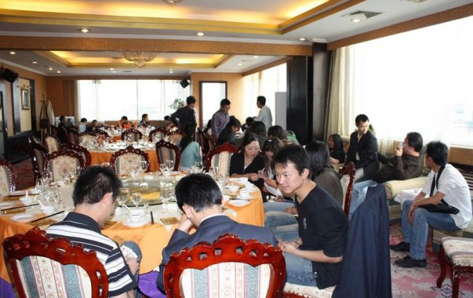 2009年2月29日，昆明天度網(wǎng)絡(luò)公司多名員工生日之際，公司在滇池路“西貢碼頭.中云名菜館”舉辦了集體生日宴會(huì)。天度部分同事及天度部分客戶共計(jì)100余人參加了本次活動(dòng)。