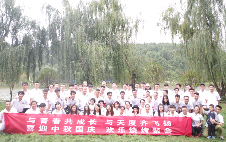 歡樂此時已蔓延整個龍潤大龍?zhí)缎蓍e生態(tài)園！
