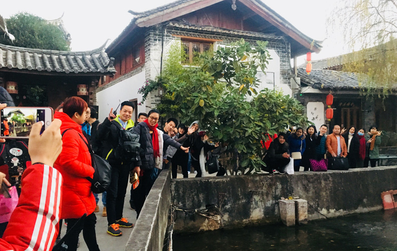 劃船完后返回客棧吃飯，結(jié)束今天歡愉又略帶刺激的行程。