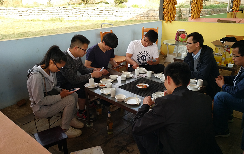 這次燒烤活動(dòng)的組織，增進(jìn)了各位員工之間的感情，增加了公司的凝聚力和向心力，讓我們共同努力為天度的明天開創(chuàng)一幅美好的藍(lán)圖！